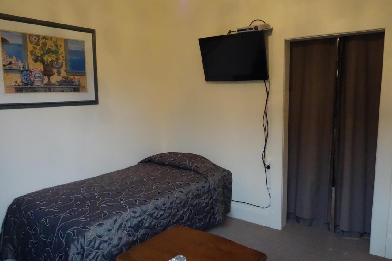 Manor Views Nz Hotel Huntly Exterior foto