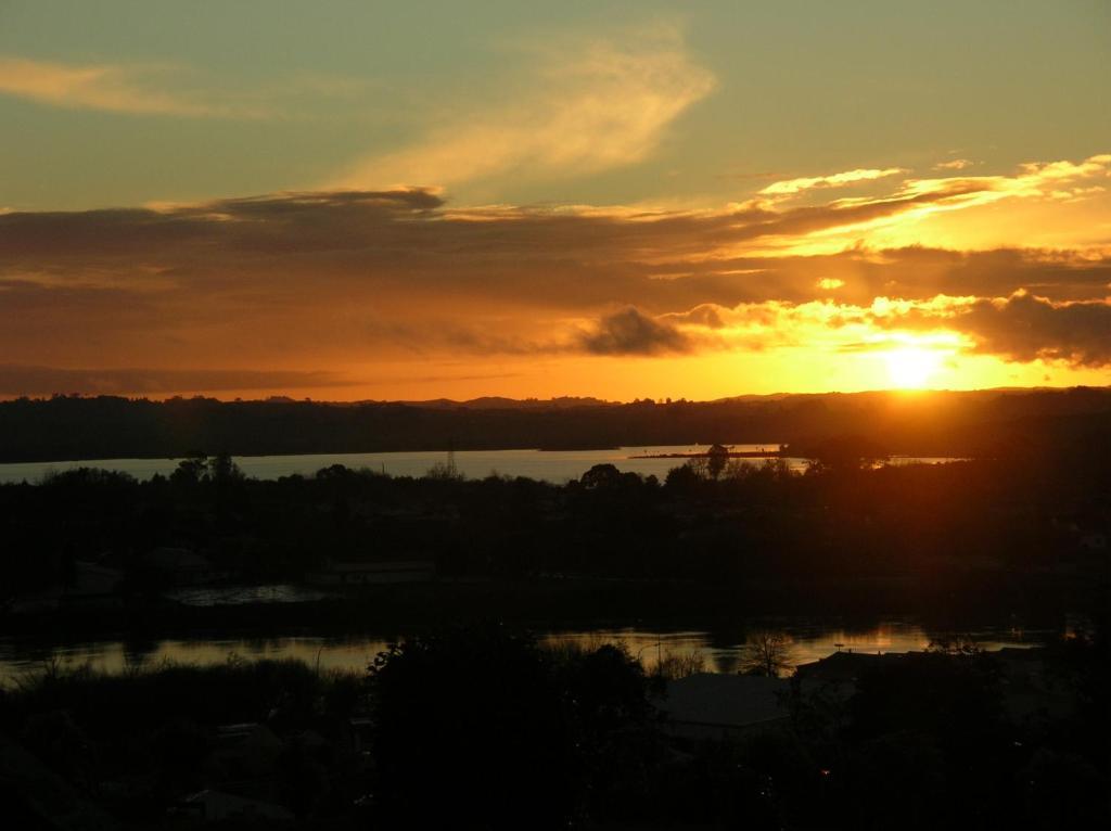 Manor Views Nz Hotel Huntly Exterior foto