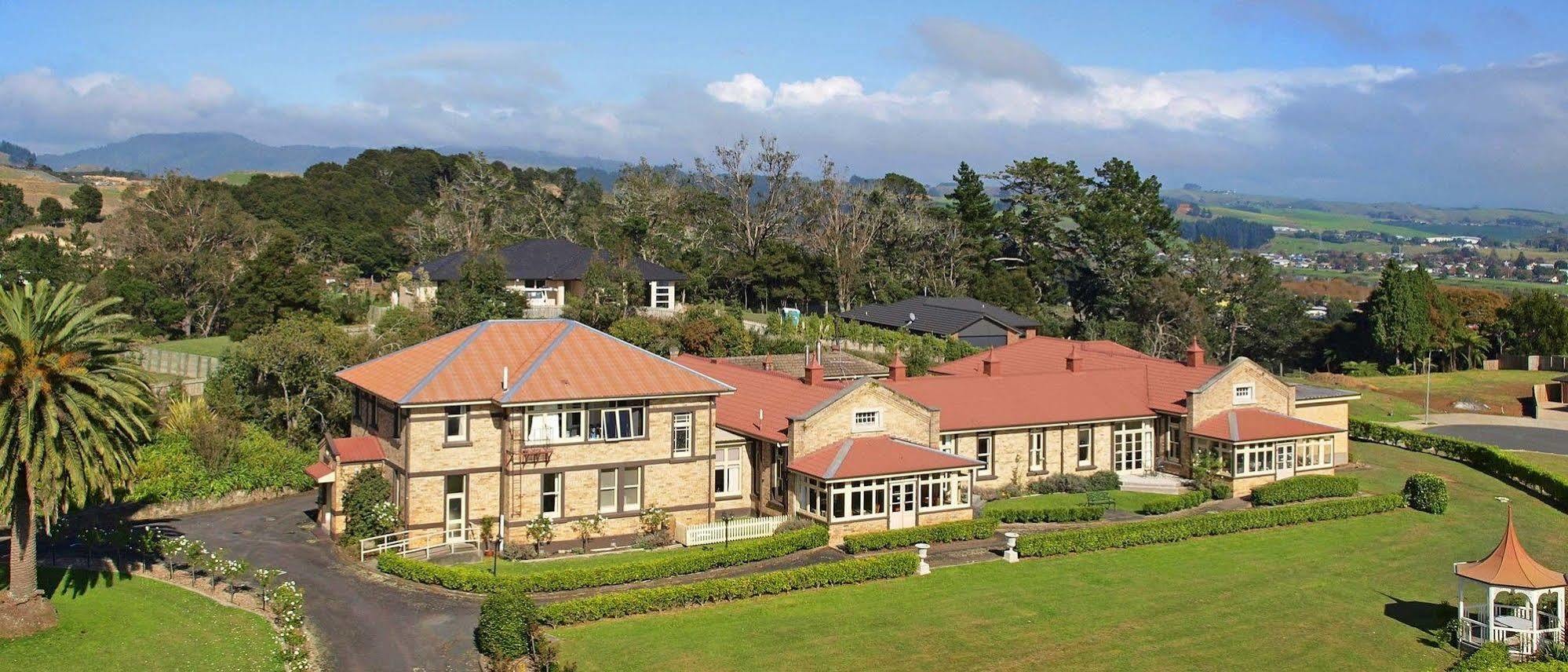 Manor Views Nz Hotel Huntly Exterior foto