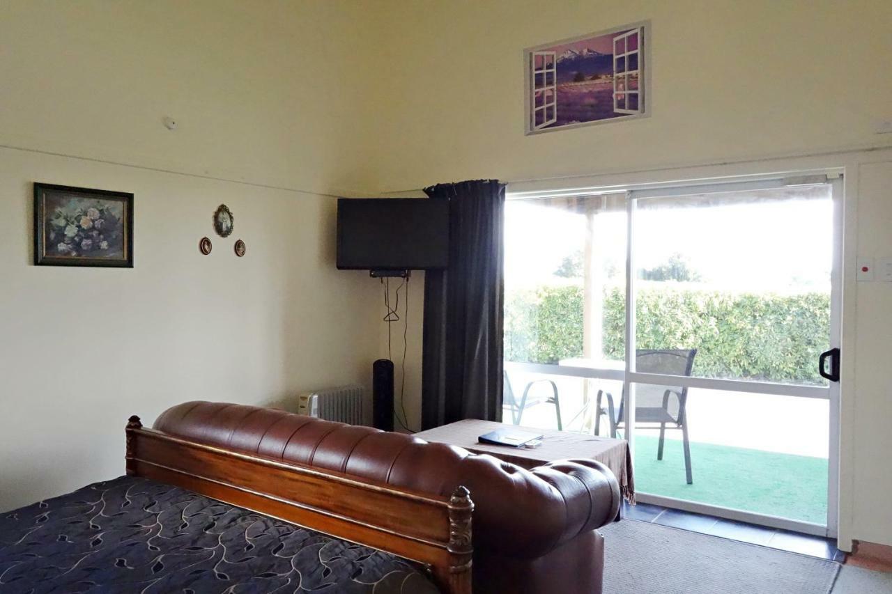 Manor Views Nz Hotel Huntly Exterior foto