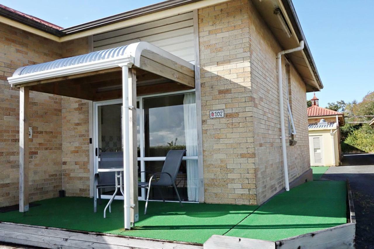 Manor Views Nz Hotel Huntly Exterior foto