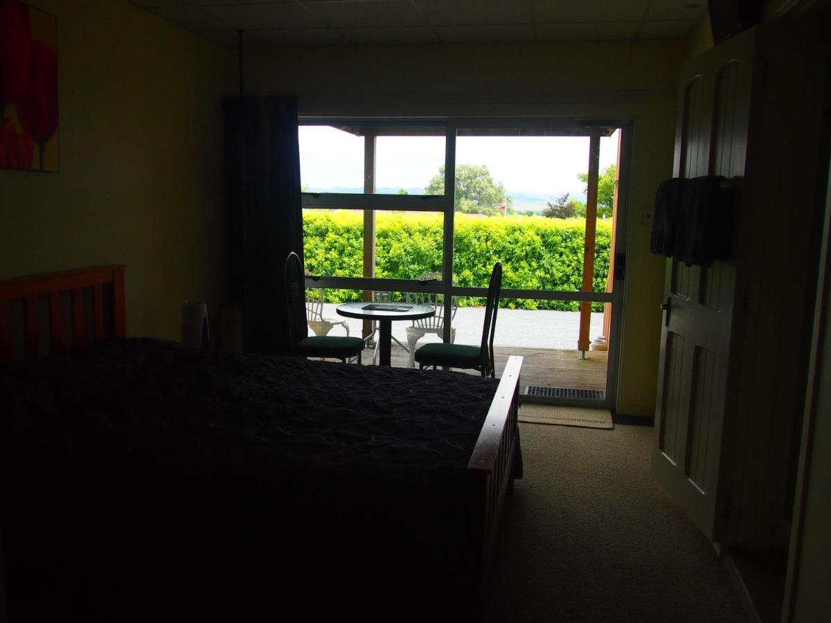 Manor Views Nz Hotel Huntly Exterior foto