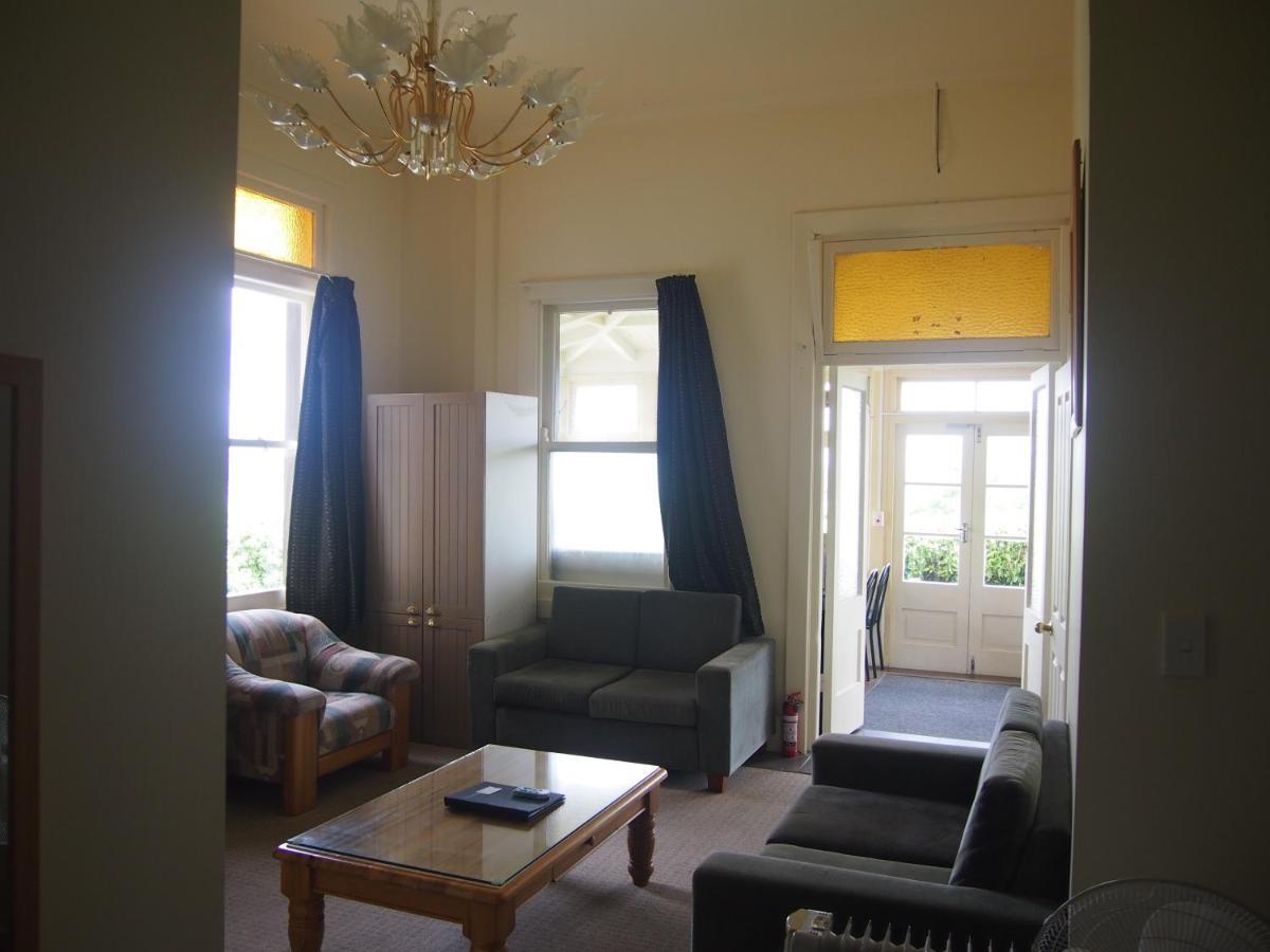 Manor Views Nz Hotel Huntly Exterior foto